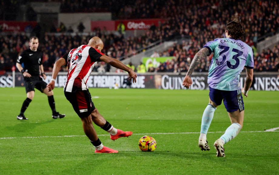 Arsenal lội ngược dòng trước Brentford: Màn trình diễn ấn tượng trong trận mở màn năm mới